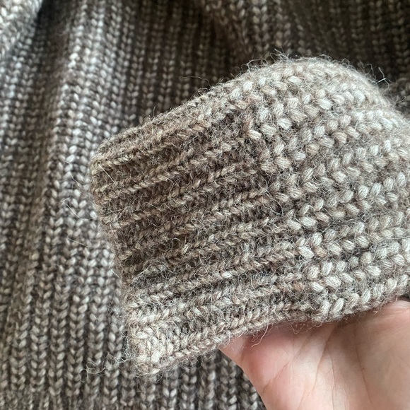 Aritzia V-neck knit sweater - Picture 6 of 8